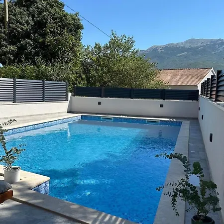 Apartman Ivan With Pool Zagvozd