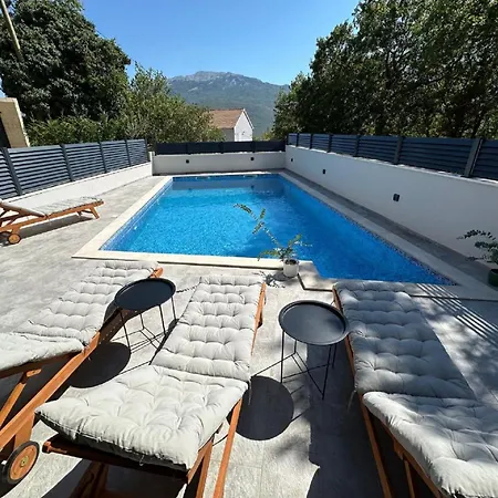 Apartman Ivan With Pool Zagvozd