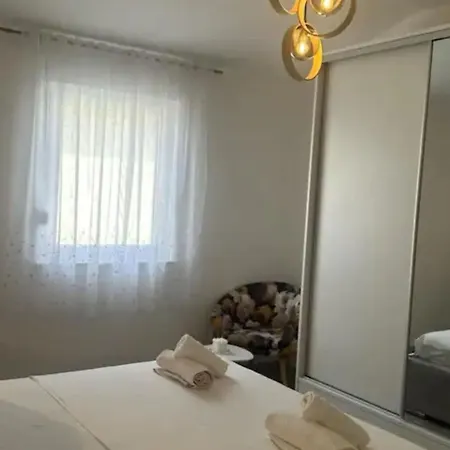 Ivan With Pool 아파트
