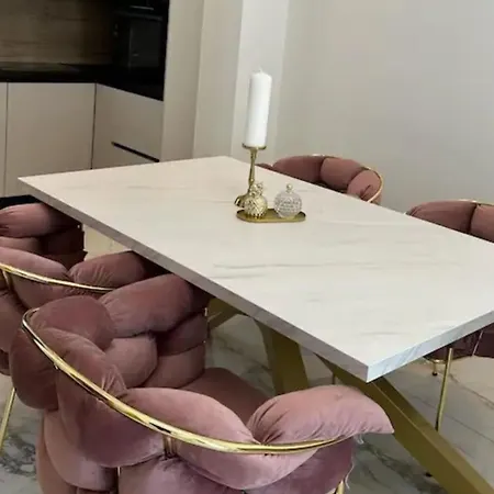 Ivan With Pool アパート