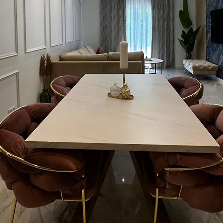 Ivan With Pool アパート