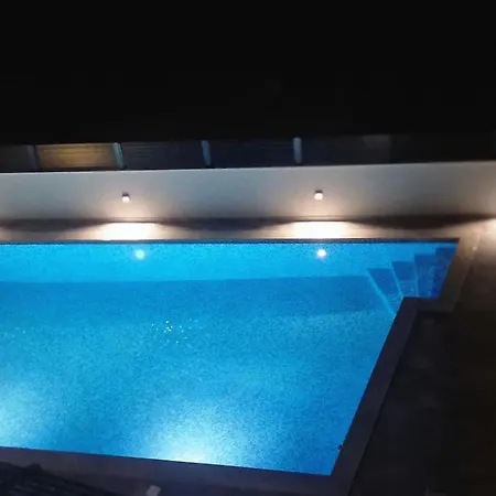 Ivan With Pool アパート